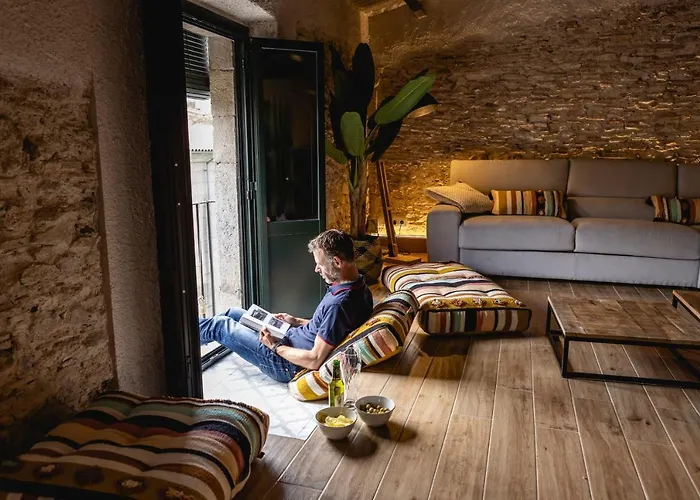 Bravissimo Placa Del Vi, Design Penthouse